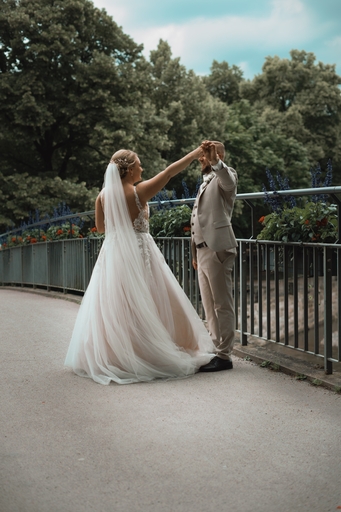 Hochzeitsfotografie & Videografie | Hochzeitsfotografie | Hochzeitsfotograf auf alleFotografen