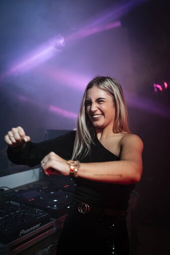 Markus Mittermayer Photography | Portraits | Passbildfotograf auf alleFotografen