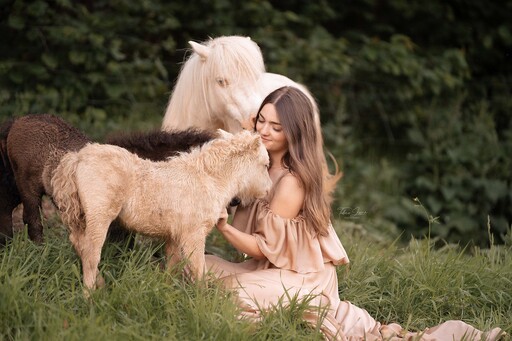 Tabea Jessen Photography | Fohlenliebe | Imagefotograf auf alleFotografen