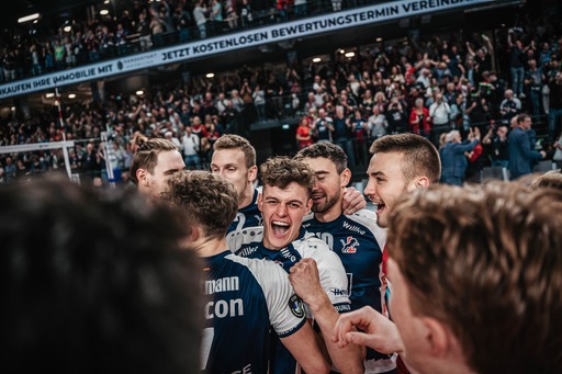 Anton Höfel | Sportfotografie | Fahrzeugfotograf auf alleFotografen