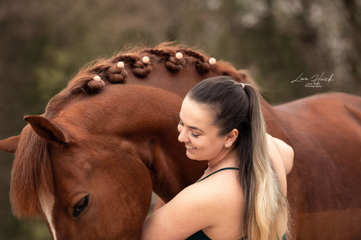 Lara Hück Fotografie  | B2B/Produktfotografie | Hundefotograf auf alleFotografen