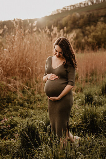 Nicole Grasmann Photography | Babybauch | Familienfotograf auf alleFotografen