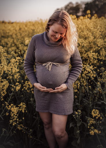 Cindy HΓΌllen Fotografie | Babybauch | Tierfotograf auf alleFotografen