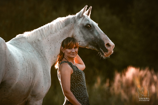 Lisa-Maria Kirchbach Fotografie | Samtnüstern und Seidenmähnen | Werbefotograf auf alleFotografen