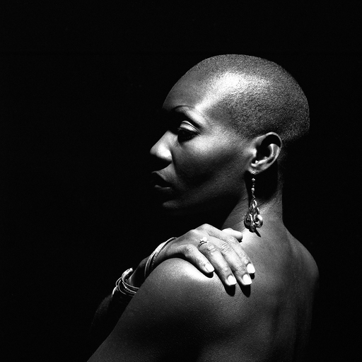 Werbe-Produktfotografie-Essen | Aktfotografie | Werbefotograf auf alleFotografen