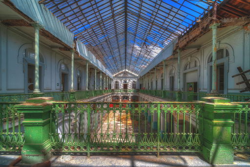 The Urban Xplorer | Lost Places | Werbefotograf auf alleFotografen