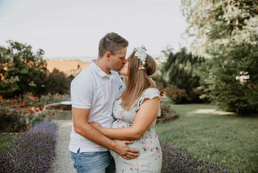 Herzblut Studio | Babybauch | Luftbildfotograf auf alleFotografen