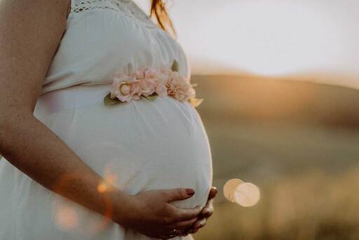 Herzblut Studio | Babybauch | Beautyfotograf auf alleFotografen