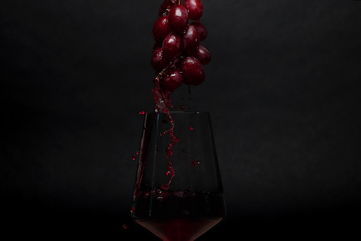 Elisa Lehner-Mayrhofer | Produktfotos Wein | Portraitfotograf auf alleFotografen