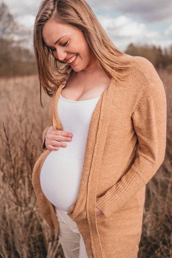 Stefanie Hürrich Fotografie | Babybauch | Portraitfotograf auf alleFotografen