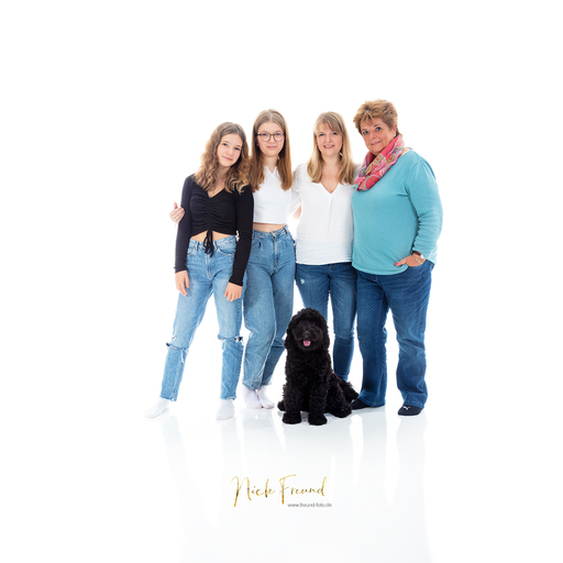 Freund Foto Fotostudio in Fürth | Familien Fotoshootings | Konfirmationsfotograf auf alleFotografen