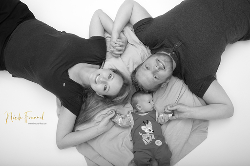 Freund Foto Fotostudio in Fürth | Familien Fotoshootings | Kunstfotograf auf alleFotografen