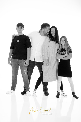 Freund Foto Fotostudio in Fürth | Familien Fotoshootings | Hochzeitsfotograf auf alleFotografen