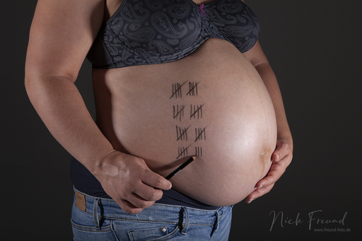 Freund Foto Fotostudio in Fürth | Babybauch Schwangeren Fotografie | Konfirmationsfotograf auf alleFotografen