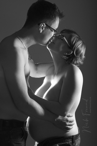 Freund Foto Fotostudio in Fürth | Babybauch Schwangeren Fotografie | Tierfotograf auf alleFotografen