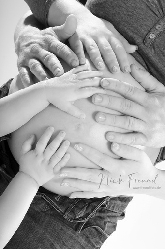 Freund Foto Fotostudio in Fürth | Babybauch Schwangeren Fotografie | Stockfotograf auf alleFotografen
