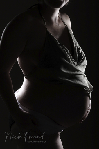 Freund Foto Fotostudio in Fürth | Babybauch Schwangeren Fotografie | Paarfotograf auf alleFotografen