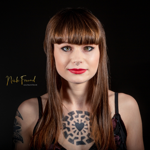 Freund Foto Fotostudio in Fürth | Fashion Aufnahmen mit Make-Up und Styling | Pressefotograf auf alleFotografen