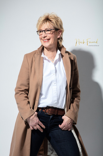 Freund Foto Fotostudio in Fürth | Fashion Aufnahmen mit Make-Up und Styling | Kunstfotograf auf alleFotografen