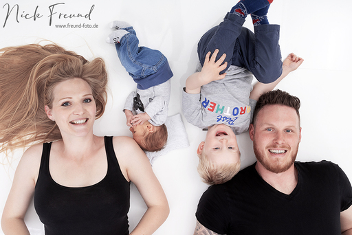 Freund Foto Fotostudio in Fürth | Familien Fotoshootings | Passbildfotograf auf alleFotografen