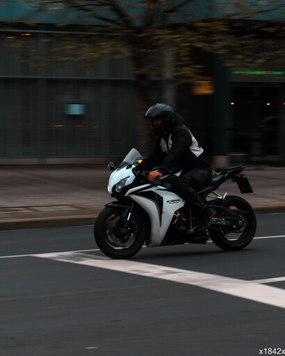 toni_shooting | streetfotography | Portraitfotograf auf alleFotografen