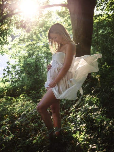 Hauser Fotografie | Babybauch | Babyfotograf auf alleFotografen