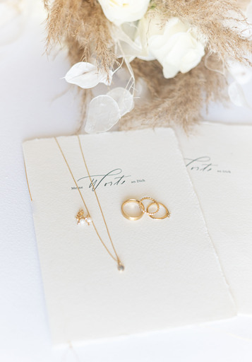 Royal & Sarah Photography | Hochzeit Burghof Brombachtal | Paarfotograf auf alleFotografen