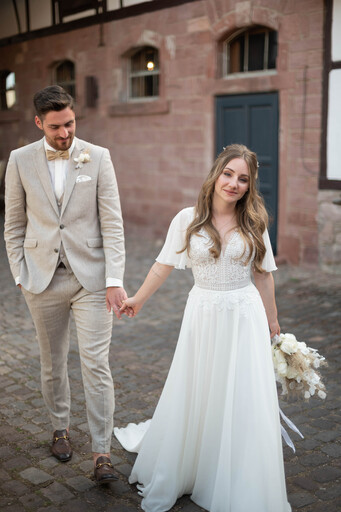 Royal & Sarah Photography | Hochzeit Burghof Brombachtal | Hundefotograf auf alleFotografen