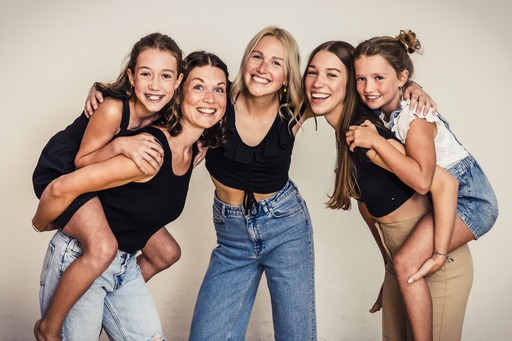 PRESS THE BUTTON Innsbruck | Familienfotos | Kinderfotograf auf alleFotografen
