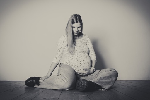 PRESS THE BUTTON Innsbruck | Babybauch | Babyfotograf auf alleFotografen