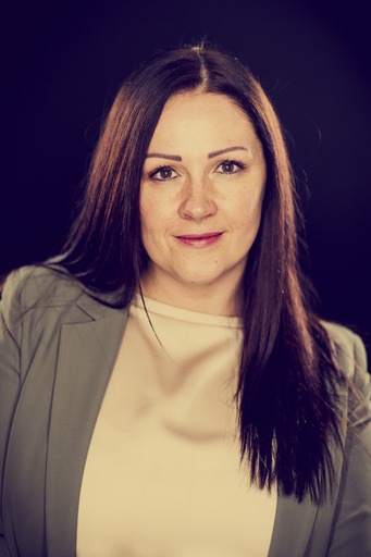 PRESS THE BUTTON Innsbruck | Portrait | Imagefotograf auf alleFotografen