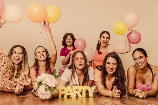 PRESS THE BUTTON Innsbruck | Poltern / JGA | Bewerbungsfotograf auf alleFotografen