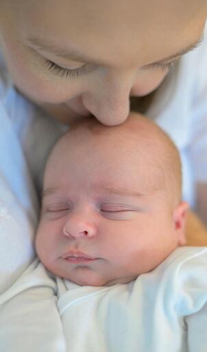 nadinefotografie by Nadine Molnar | Newborn | Konzertfotograf auf alleFotografen
