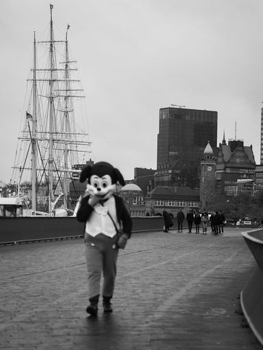 Skyla.Lebenskontraste | Streetfotografie | Architekturfotograf auf alleFotografen