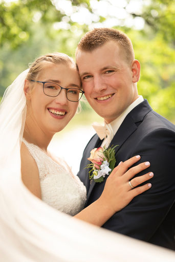 Lena Schöning Fotografie | Hochzeit | Passbildfotograf auf alleFotografen