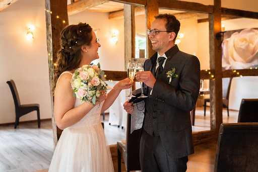 Lena Schöning Fotografie | Hochzeit | Passbildfotograf auf alleFotografen