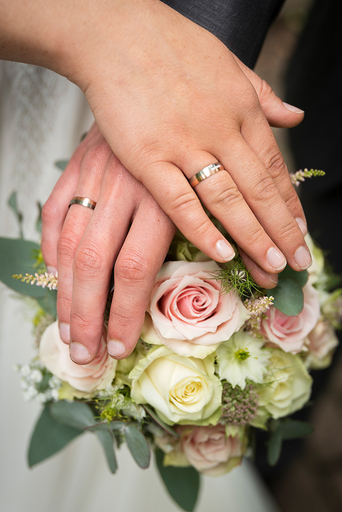 Lena Schöning Fotografie | Hochzeit | Kinderfotograf auf alleFotografen