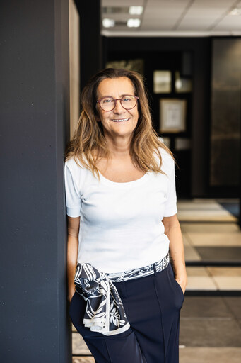 Simone Attisani Photography | MODEL SHOOTING | Industriefotograf auf alleFotografen