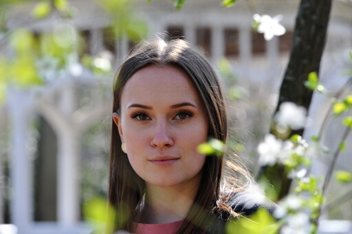 Melona - Fotografie | Portrait und Beauty | Bewerbungsfotograf auf alleFotografen