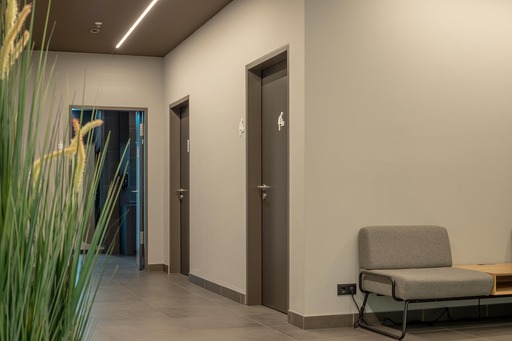 BLACK.ANDWHITE PHOTOGRAPHY | Innenarchitektur - Hanse Outlet | Industriefotograf auf alleFotografen