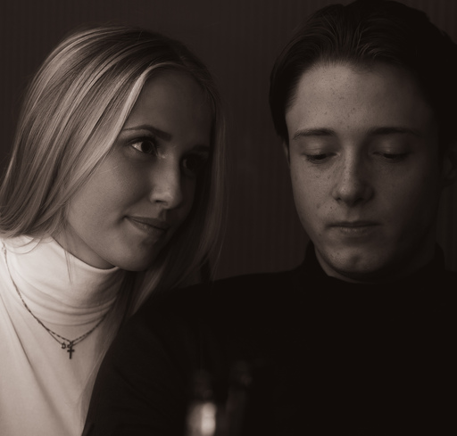 BLACK.ANDWHITE PHOTOGRAPHY | Portrait - Abends in einer Bar | Interiorfotograf auf alleFotografen