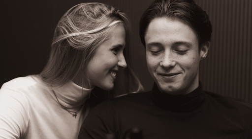 BLACK.ANDWHITE PHOTOGRAPHY | Portrait - Abends in einer Bar | Kunstfotograf auf alleFotografen