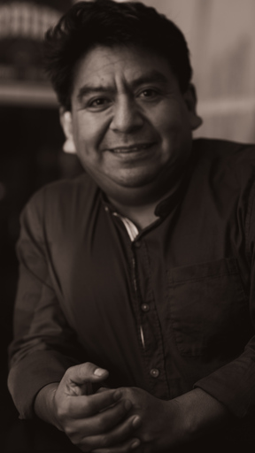 BLACK.ANDWHITE PHOTOGRAPHY | Portrait - Abends in einer Bar | Portraitfotograf auf alleFotografen